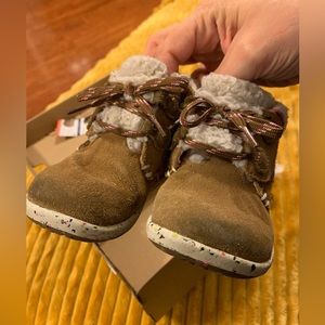 Merrell toddler girls’ hiking boots, size 6.5